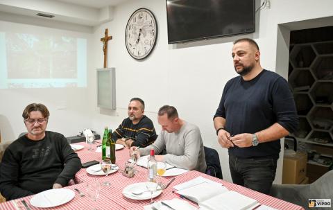 Kliknite za detalje...